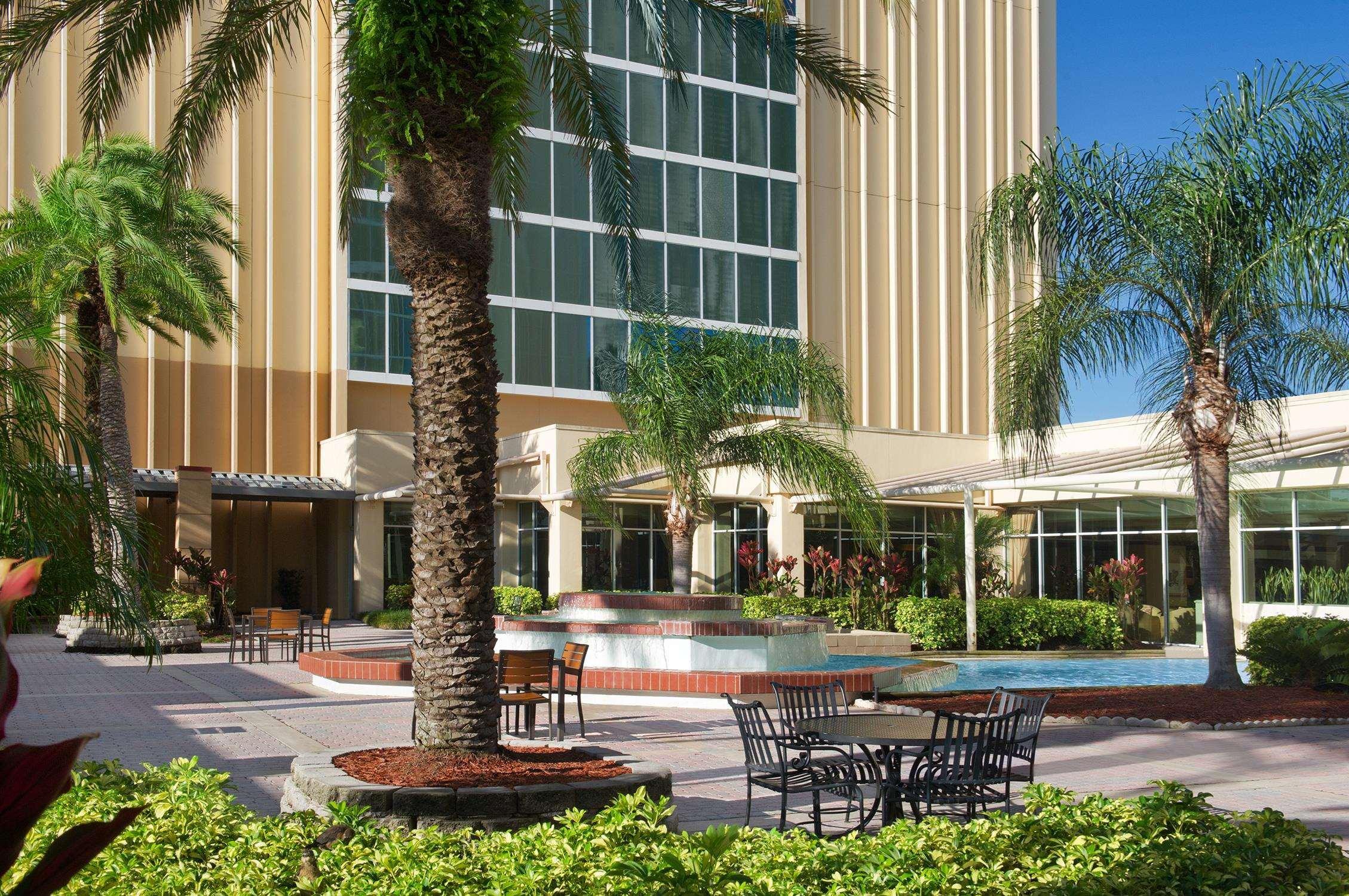 Doubletree By Hilton At The Entrance To Universal Orlando Exterior photo