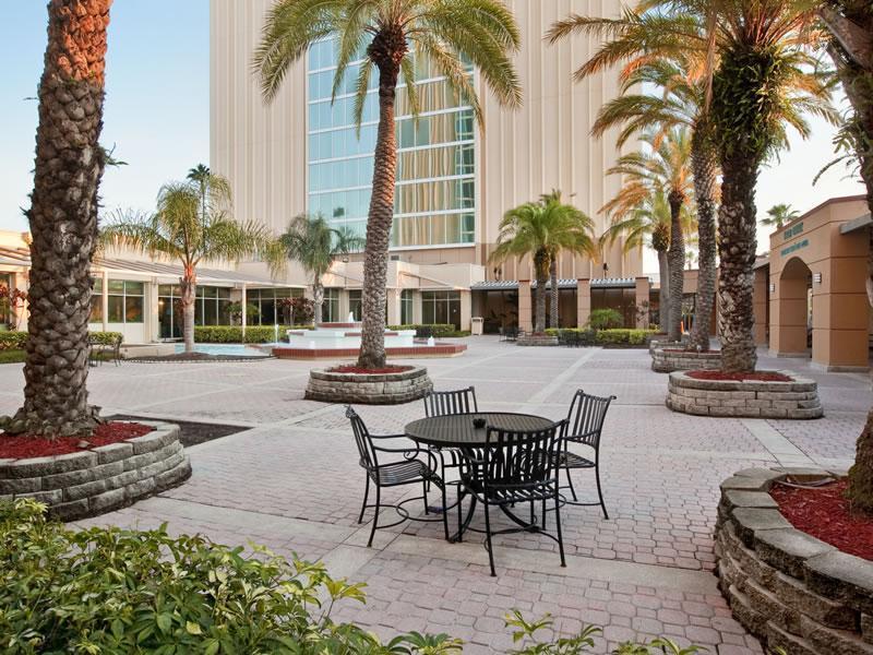 Doubletree By Hilton At The Entrance To Universal Orlando Exterior photo